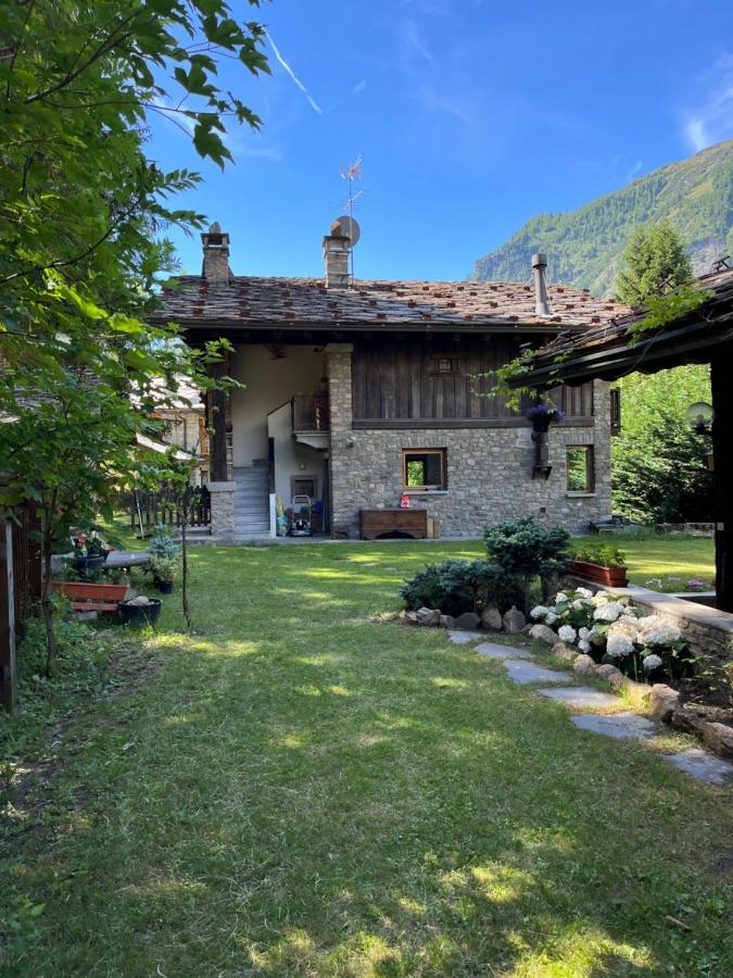 Chalet Blanc "Coeur Sapin" Courmayeur Exterior photo